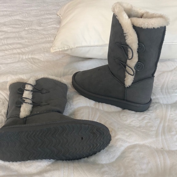 Grey boots - Picture 2 of 3